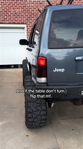 Dillon🧸🖤 (@slow_4h0e)’s video of table flip