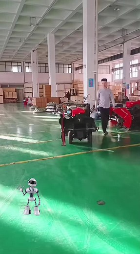 VR ROBOT (@china.center.group.hk) adlı kullanıcının Retro 80s - MaxKoMusic ile oluşturduğu videoları