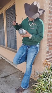 I need to learn this one. Love how these new step dances are set to classic R & B songs ❤️ Repost: @theesouthernsoulsteppaz Welcome to line dance Sundays where we bring you a new video each and every Sunday 🤘🏽 (Not sure who made this line dance but if you know them feel free to tag them) Dancers: @officialsmoothredd @damn.itsmae @tay.buggx1 🔥 #linedance #newlinedance #linedancers #linedancelessons #linedancelover #linedancecommunity | Jacque Reid