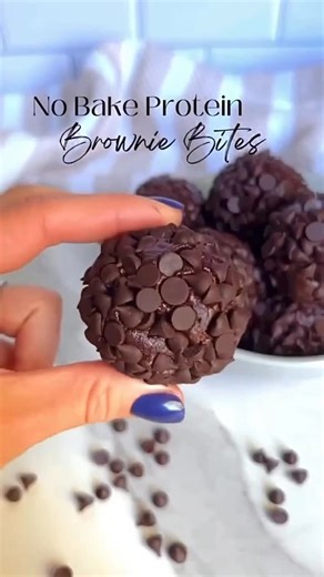 Colleen Forton on Instagram: "Easy, fudgey, no bake brownie bites! Gluten free, dairy free, refined sugar free, protein rich, and they just melt in your mouth with every bite 🤌🏻 Be sure to FOLLOW along for more easy and healthy sweet treats! Recipe 1/3 cup chocolate protein powder (Just Ingredients is my fave clean ingredient brand. Nothing artificial, no gums, and tastes delish! Use code colleenF10 to save!) 1/2 cup almond flour 2 tbsp cacao powder 2 tbsp almond butter 3 tbsp pure maple syrup
