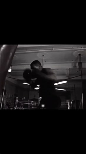 Mike Tyson heavy bag training🔥🥊 Boxing power & speed #Grapkon