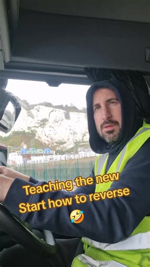 Mastering Reverse Techniques for New Truck Drivers