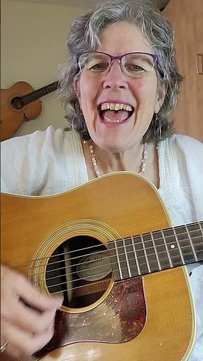 Strum for Leaving on a Jet Plane & much more #easyguitar #guitarlesson #leavingonajetplane