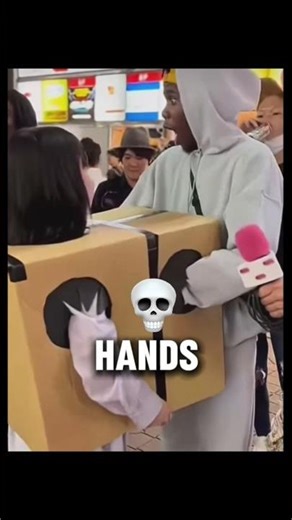 NEVER Put Your Hands In This Box😨😱#shorts #japan #girl