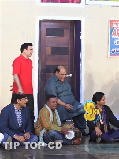 Hilarious Stage Drama Clips to Brighten Your Day