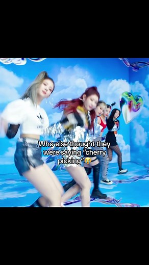 2 yrs later and now I found out? #fyp #kpop #itzy #itzyworldtour #borntobe #itzy2ndworldtour #itzyswipe