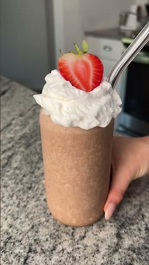 4 Ingredient HEALTHY Milkshake (just 90 calories!)