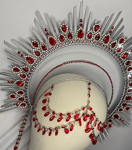 691K views · 7.5K reactions | Um adereço rico em detalhes  #tutorial #tiarasdeluxo #adereço #aderecosdecarnaval #arranjo | Ruby Matte | Facebook