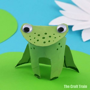 Cute paper roll frog craft! I love the magic of this squash, cut and pop-into-shape paper roll craft technique Get the printable template here: https://www.thecrafttrain.com/paper-roll-frog-craft/ | The Craft Train