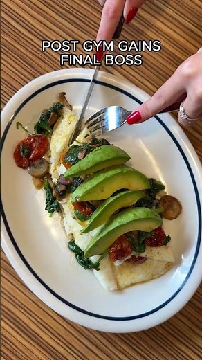 Veggie Egg White Omelette spotting you with 21 grams of protein 😤💪
