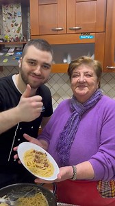 Volevate sapere come si fa una VERA Carbonara alla romana? Zia Teresa e Chef Gigi Acampora ci deliziano con questa ricetta, e come dicono a Roma "Favorite che ve cunsulate"! | Zia Teresa e le zie di Napoli- Ricette classiche napoletane