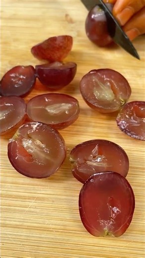 Grapes and guava mix fruit juice #shorts #viral #trending #naveenarajd6e