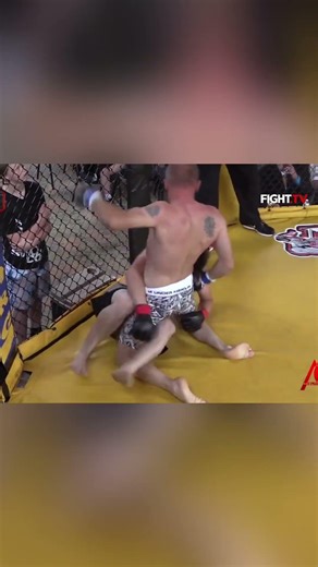🤼‍♂️ Intense Ground Grappling: Watch These Fighters Go Toe-to-Toe!