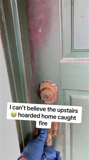 The upstairs of this house looked like a scary movie 😭 its an older womans home too🫤 #clean #organize #barbiechallenge #barbiemovie