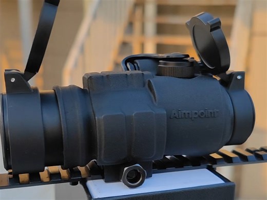 Aimpoint M2虹膜内红点镜+原厂附带橡胶套组合定制款