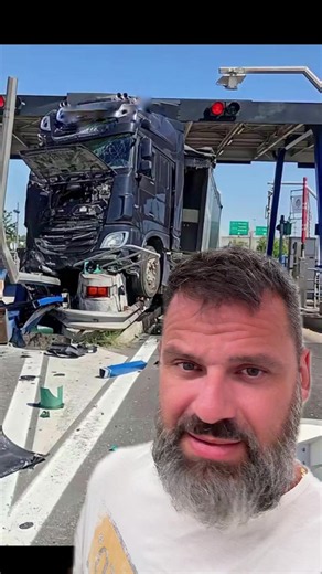 #greenscreen lo schifo più assoluto on-line. Con questo post esprimo la mia vicinanza in primis al collega che ha avuto questo incidente e in secondo luogo all’azienda che deve vedere queste porcherie pubblicate in rete.