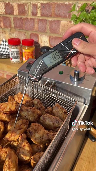 Chicken Wings 🐔🔥 So to this day nothing beats the £2 chicken wings and chips on the way home from school that’s a core food memory for sure 🔥🔥 So when goat seasoning sent me some of their rubs there’s something I had to make proper umami bomb chicken wings Of course @Thermapen for the temp control #teamtemperature Let me know what flavour wings I should make next ?? #crispyeats #chickenwings #chicken #fryed