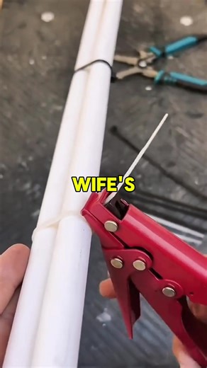 Olaf just wandering off at Disneyland Parisat the New World of Frozen coming nextMarch! Beyond cute #disnevland #WorldOfFrozen #frozen #disneyadventureworld #disnevlandparis