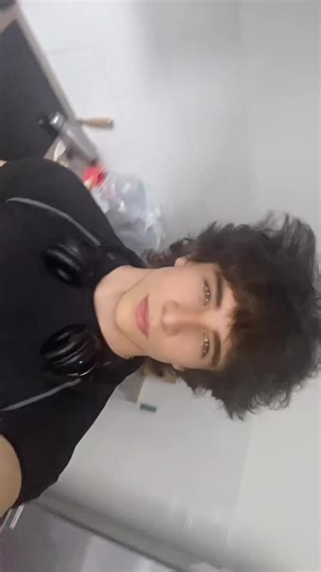 Brunet Prettyboys: Thirst Traps and Fame