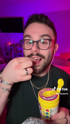 Trying New Push Pop Gummy Pop-Its Review