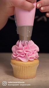 💅🏻 Ruffle Piping Set 💅🏻 Introducing #902! The next of the incredible ruffle piping tips in the @loyalbakeware x @moreish.cakes collab! These piping tips are made to just hold and squeeze, no movement required - but don’t be afraid to add your own flair! There’s no such thing as an ugly ruffle 👏🏻 Available now! 🔥 #cakers #cake #cakerswarehouse #piping #decorating | Cakers Warehouse