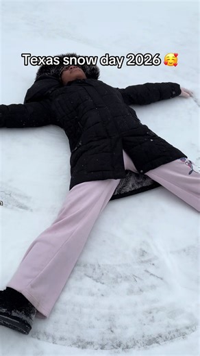 Cold 🥶 but having a blast in the snow #snowday #snowstorm #snow