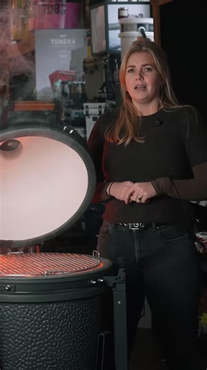 smokeygoodness on Instagram: "Een keramische BBQ van The Bastard koop je niet omdat hij goedkoop is. Je koopt ’m omdat je beter wilt koken op vuur.🔥 The Bastard houdt hitte vast, geeft je controle en maakt low & slow net zo makkelijk als loeiheet grillen. Twijfel je al jaren omdat de prijs pijn doet. Dit is zo’n moment. Nu 15% korting op The Bastard keramische BBQ’s, inclusief een gratis online workshop. Zodat je direct gaat snappen wat je ermee kan! Comment 'Bastard' om direct een link te ontv