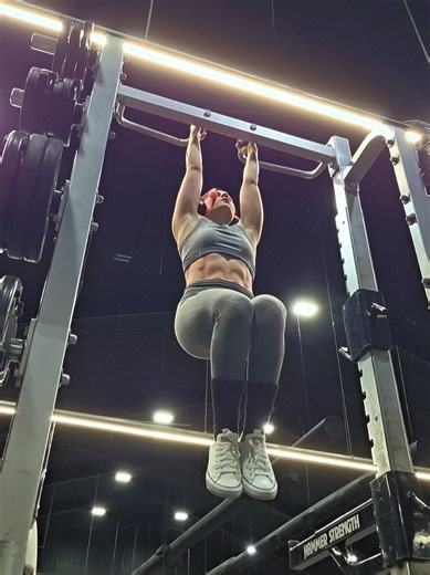 Always grateful for what my body can do. #core #calisthenics #isometric #strengthtraining #womenwholift