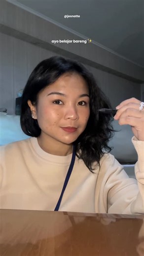 Jessica Natalia on Instagram: "tutorial membuat garis abstrak kurang dari 5 menit di #adobeillustrator 🩷 ─ #belajardesain #desaingrafis #desaingrafisindonesia"