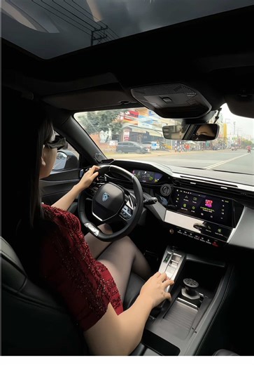 Peugeot 408: Mê Mẩn Dù Ai Chê