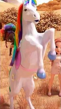 Moonbow Unicorn Helps Save The Day! 🦄 | Rainbow High #shorts