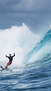 Nicolaus Copernicus understood the universe in ways that no other human could at the time. We’re starting to think the same is true about @jackrobinson72 and Pacific left-handers. Hit the link in bio for Jack’s Cloudbreak masterclass during last week’s @redbullsurfing training camp. Video: @hampositive Photo: @jimmicane | Stab Magazine