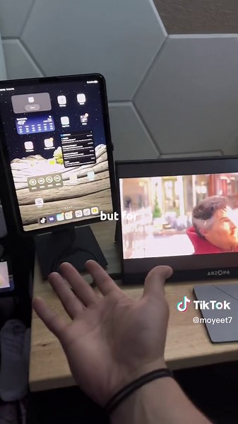 Arzopa 4K Portable Monitor with Freesync and Built-in Speakers