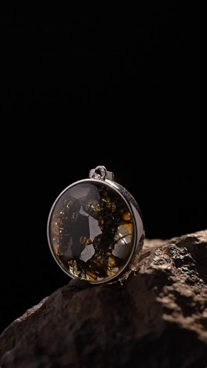 Meteorite Jewelry | Meteorites | Meteorite hunting on Instagram: "When we say meteorite jewelry, it’s not all the same. There are several types of meteorites, and each one has its own unique characteristics. Fine octahedrite Muonionalusta showcases a beautiful Widmanstätten pattern, a crystalline structure that formed in space over billions of years. On the other hand, Sericho, a pallasite, showcases a mix of olivine crystals suspended in a metallic matrix. Both unique, both cosmic. #meteorites 