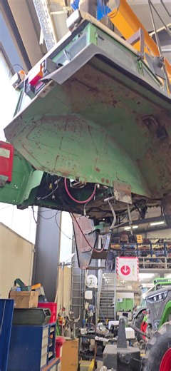 Viele Kräne im Einsatz 💪🏗️ Werkstatt-Update Teil 2 bei Reiff 🔧🚜 Wir schaffen was! 🚀🤝 #WerkstattUpdate #Teil2 #KräneImEinsatz #WirSchaffenWas #Baustelle