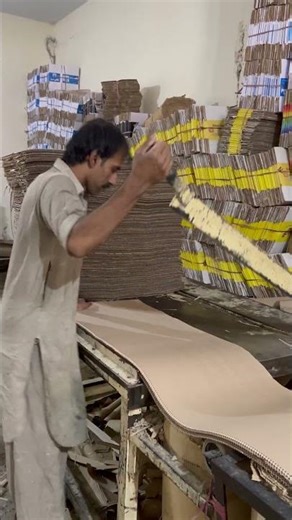 This Is How Your Delivery Boxes Are REALLY Made! 📦😱 #workhacks #fabrication #cuttingskills #shorts