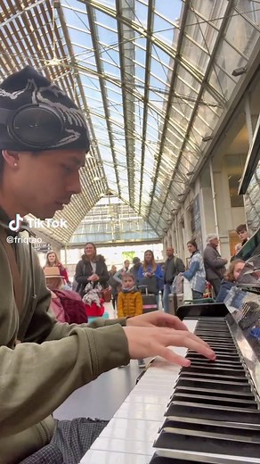 Ylang Ylang Piano Cover: Public Performance Loop