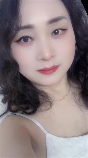 其实人要向前看，不要生活在过去，那样的话心里永远过不去那道坎，不管是什么关系，都是要双向奔赴