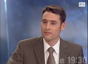 227K views · 10K reactions | ⚽ En hommage à Pelé, Les archives de la RTS vous proposent de revoir une interview du "Roi" du football. Présent à Genève en avril 2004, il se livre sur le plateau du 19h30 en arborant son sourire légendaire. | RTS Sport | Facebook