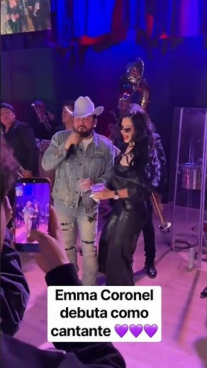 Emma Coronel , en su debut como cantante al lado de Roberto Tapia#viral