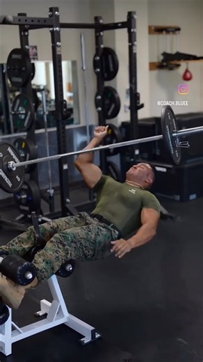 ONE ARM WEIGHTED SITUP #fitnessfeats #tiktok #tiktokph #advancedabworkout #abworkout #abs #barbell