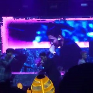 [WELCOME 2BASTARZ Día 1] Taeil iba a comenzar a cantar Unordinary Girl, pero P.O fingió un estornudo muy fuerte para interrumpirlo. BBC cantó el "aiiight" de Kyung B-Bomb hizo la parte de rap de Kyung Cr. pupupyp_ Halo BBC México | RebelBee | Halo BBC México
