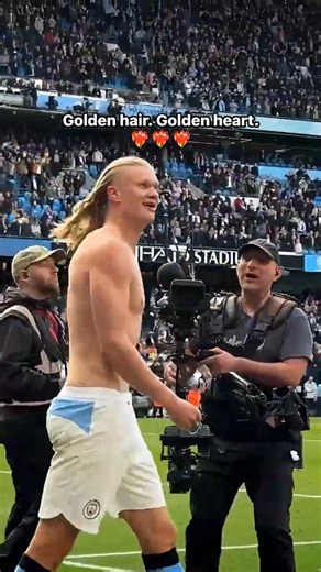 Erling Haaland's Heartwarming Moment with Fans! 💙🔥 #Haaland #trending #football