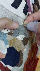 Quilt กดลายกระเป๋าให้ดูสวยขั้น ❤️🥰 #applique #appliqué #quiltbag #quiltpatterndesigner #quiltlove #quilt #diy #Embroidery #tutorials #กระเป๋าผ้าแฮนด์เมด #patchwork #ต่อผ้า #เย็บผ้า #apliquick #Handmadebags | Dusa Quilte