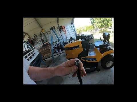 1998 Ford Explorer 4.0 fuel filter change and damaged fuel line.