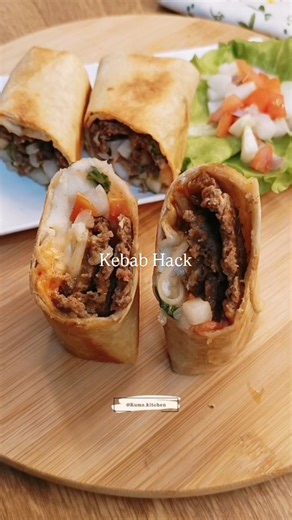 Jacklyn on Instagram: "Tanpa Oven‼️Kebab Hack Viral di Rumah. Praktis dan lebih Istimewa wajib dengan produk baru dari @duabelibis.id ikutan giveaway dengan beli Dua Belibis Saus Cabe Extra Pedas & Saus Belibis Saus Cabe lada di E-Commerce Kebab Hack: 500 gr daging giling (kalau mau lebih halus bisa chopper atau blender) 1/2 buah bawang bombai 1 siung bawang putih 1 sdt jinten bubuk 1/2 sdt paprika bubuk/cabe bubuk 1/2 sdt Merica bubuk 1 sdt parsley 1 sdt garam (sesuai selera) #duabelibispedasla