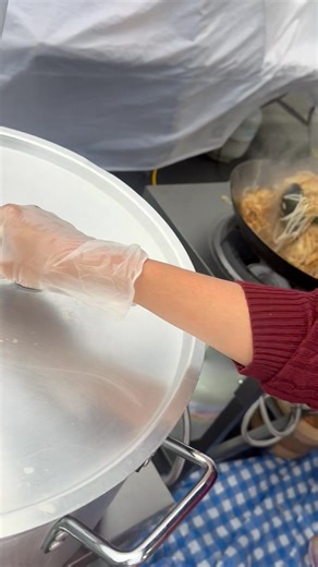 The magic of the night market comes alive in Takapuna tonight! With the night market, beautiful Takapuna is infused with even more energy and excitement. We’ll be waiting for you at 144 Hurstmere Rd, Wilson Parking until 11 PM! | Auckland Night Market