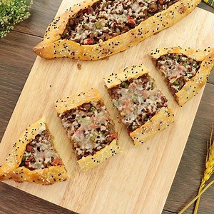 320K views · 1K shares | Coming up with a tempting Turkish recipe. Indeed a tasty recipe to try out this weekend. Give it a try and tell us how do you like it. Written Recipe: https://youtu.be/bl7FTA2U8sg Download Mobile App: goo.gl/tXAXi4 #TurkishRecipe #turkishPide #SooperChef | SuperChef | Facebook