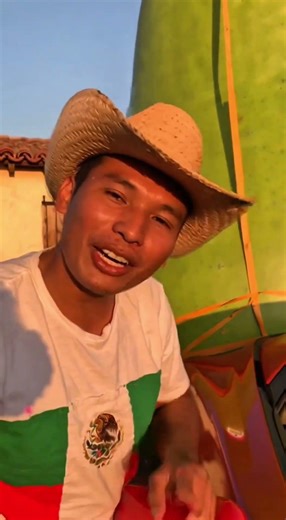 This is a giant pear! #mexicanfood #gigante #fruit #mukbanginternational #mexico #shorts #fyp #usa