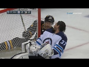 Sidney Crosby Shows Immediate Concern For Connor Hellebuyck After Making Contact